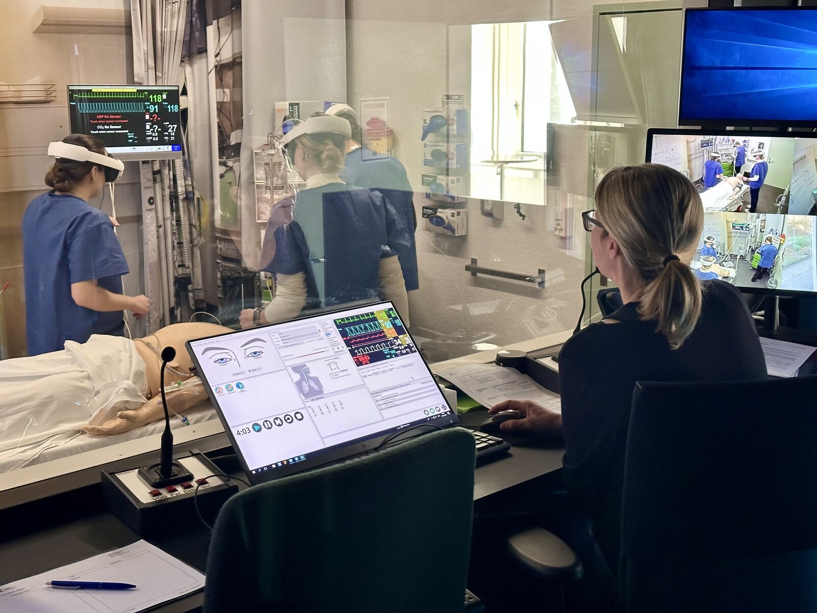ARAISE — Kontrollraum im Simulationszentrum: Steuerung und Live-Monitoring des Trainings